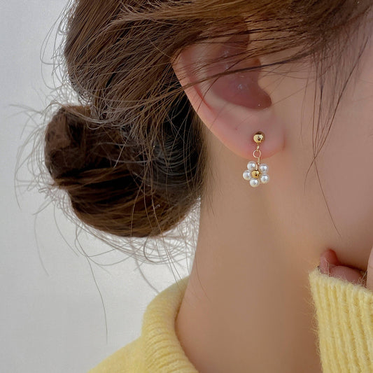 Pearl Daisy Flower Dangle Earrings