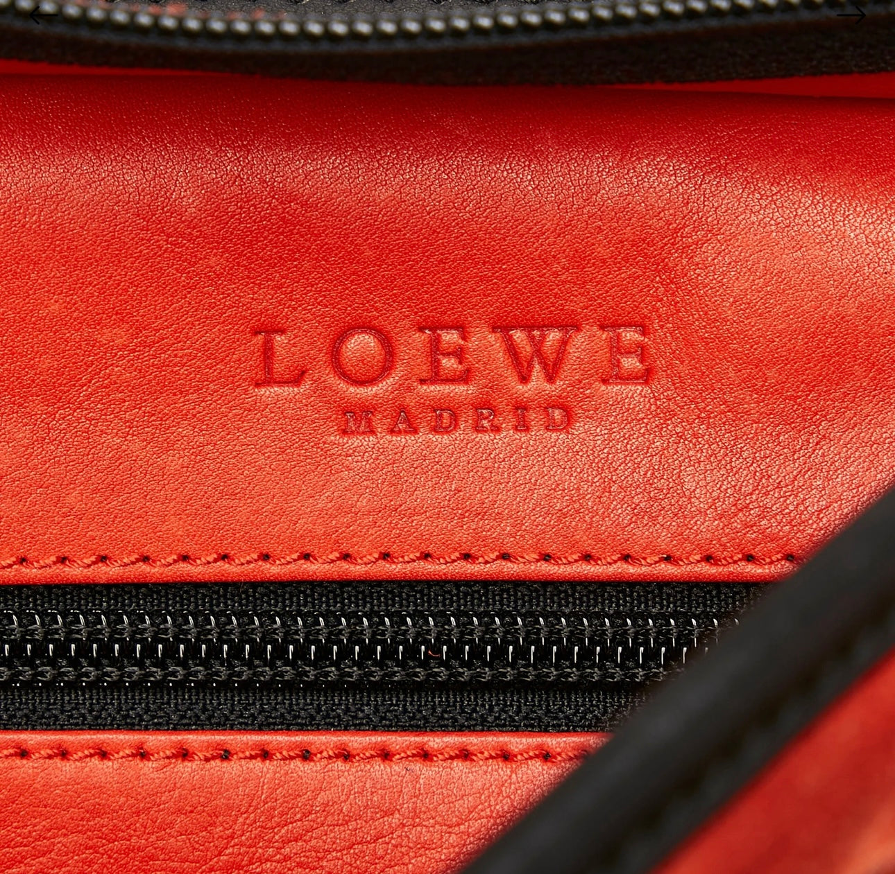 Pre-Owned LOEWE Amazona 28 Suede Handbag