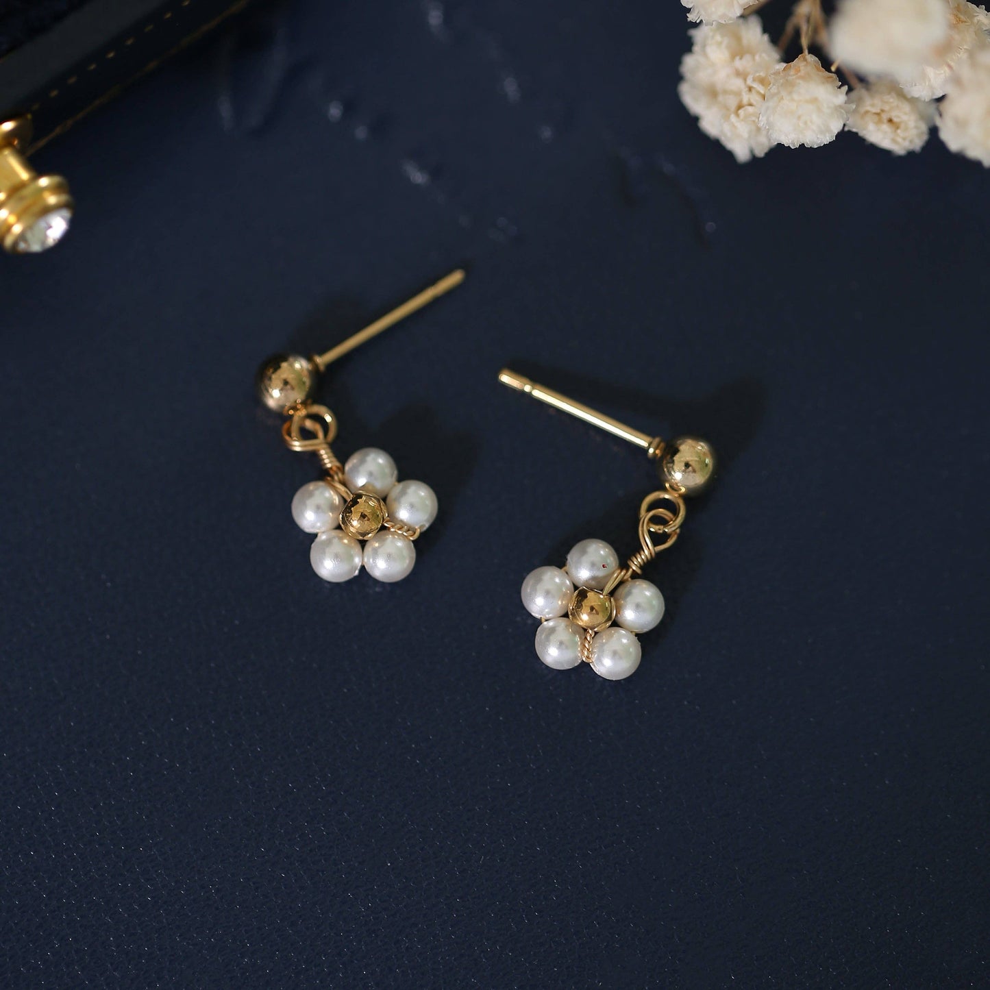 Pearl Daisy Flower Dangle Earrings